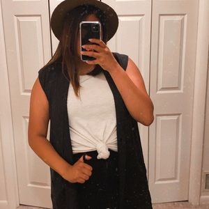 Hem & Thread Knitted Sleeveless Cardigan